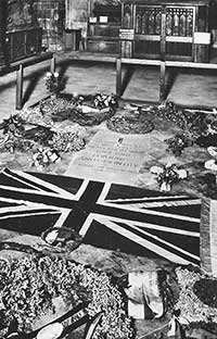 Tomb of the unknown soldier at Westminster Abbey in November 1920.