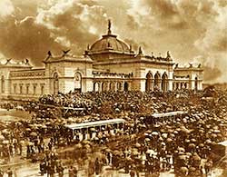 Crowds outside main building of Centennial Exposition on May 10, 1876.